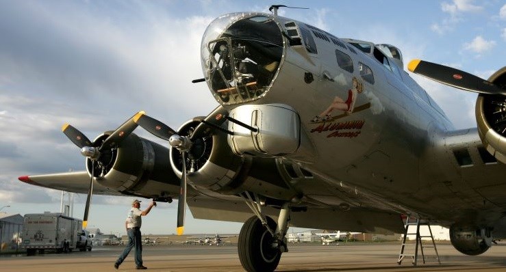 WWII B17 Bomber Offering Flights In Southern Illinois - WSIL-TV 3 ...