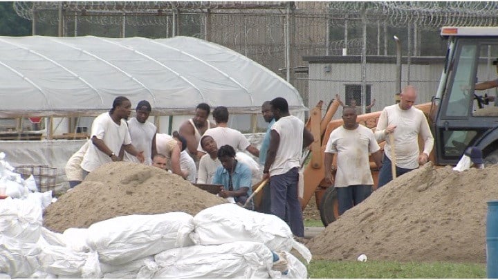 Shawnee Inmates Fill 60 000 Sandbags Wsil Tv 3 Southern Shawnee Inmates Fill 60 000 Sandbags Wsil Tv 3 Southern